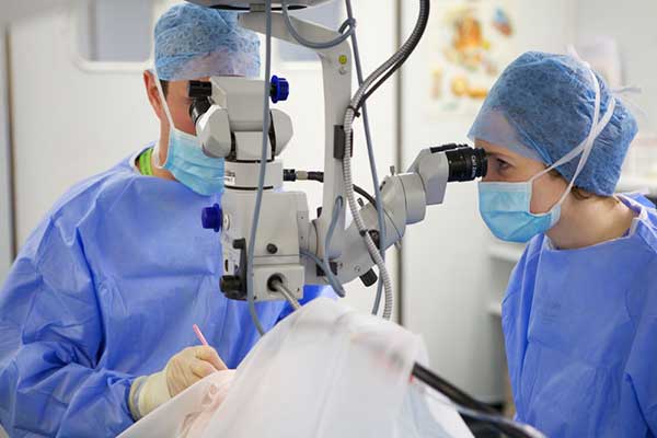چگونه یک جراح چشم پزشک خوب انتخاب کنیم؟