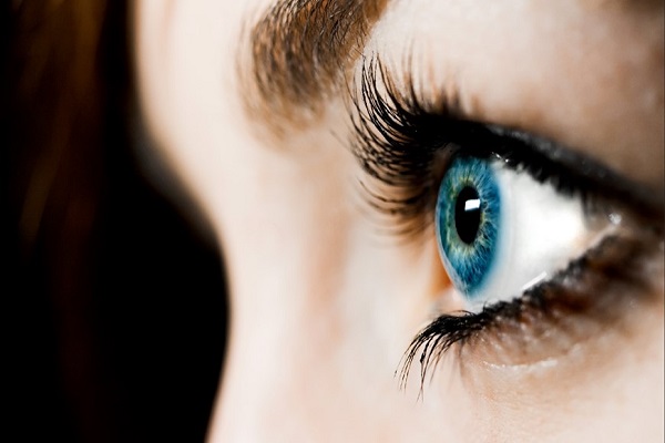 علت مخالفت چشم پزشکان با لنزهای رنگی
